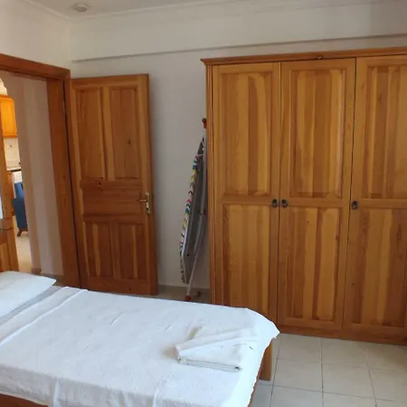 Nicholas Gate 4 Ovacık