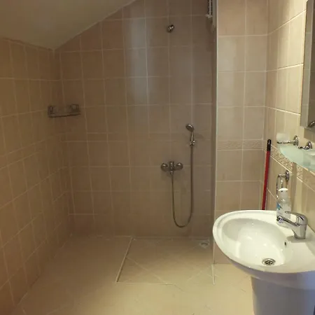 Nicholas Gate 4 * Ovacık