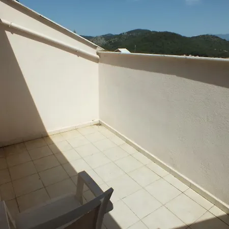 Nicholas Gate 4 *